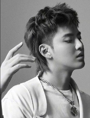 Mullet mid fade trẻ trung phù hợp nhiều phong cách